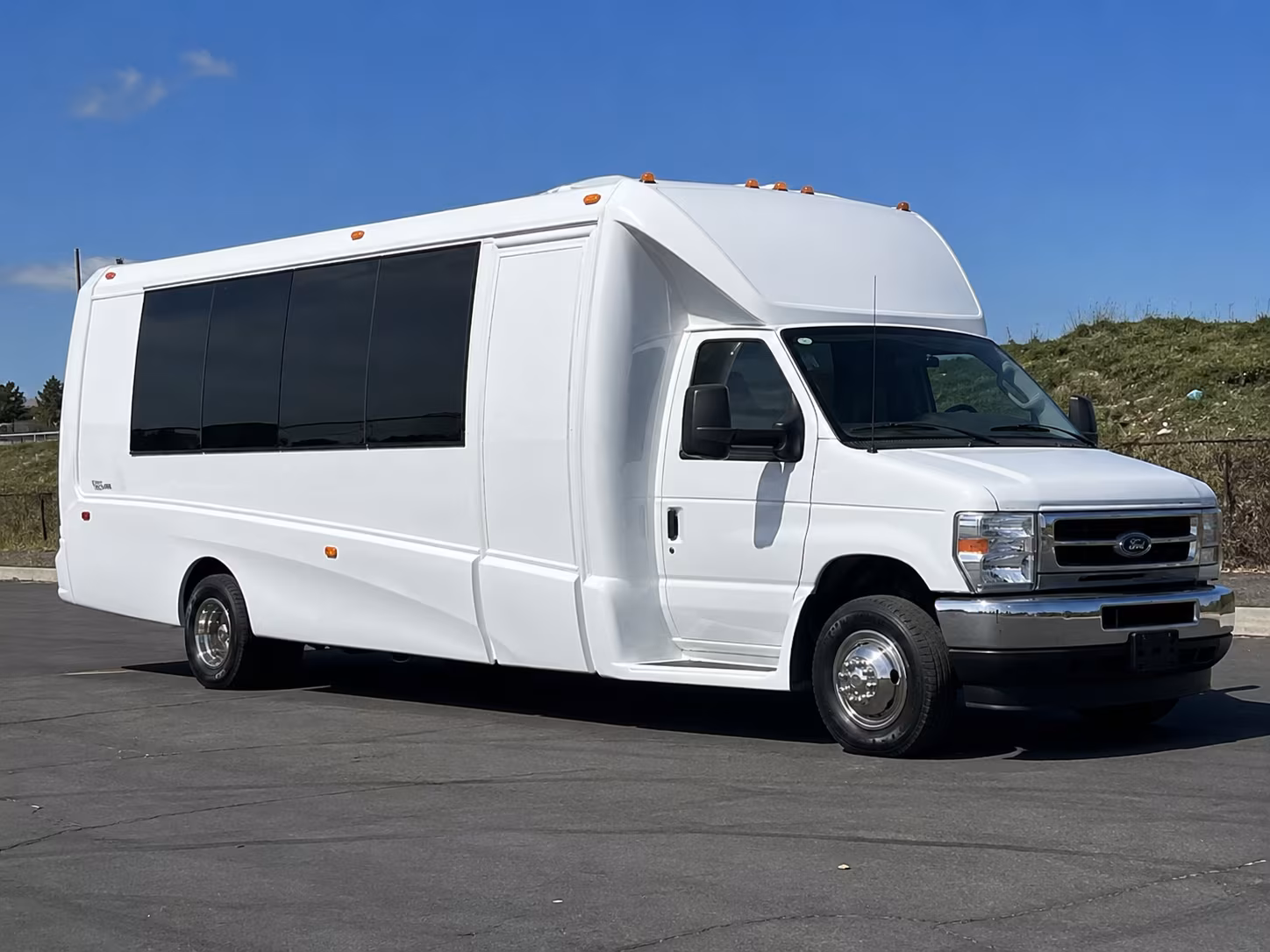 convention bus rentals connecting jurupa valley to los angeles area venues