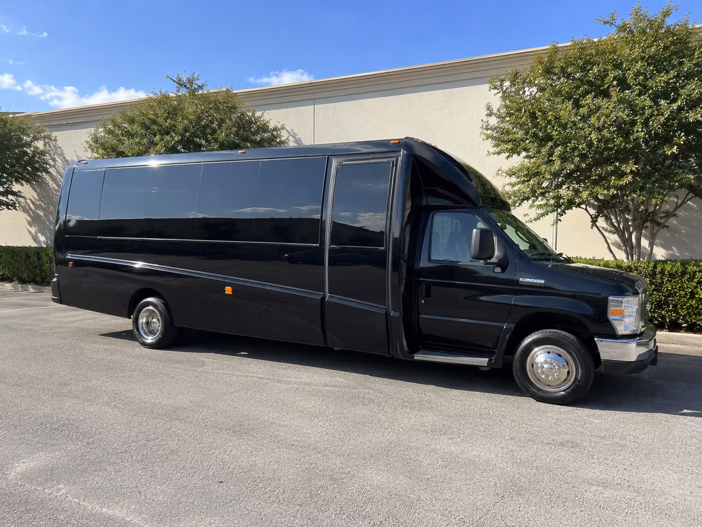 wedding transportation to and from inland empire venues near jurupa valley